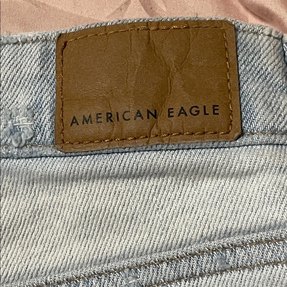 American Eagle Outfitters Mom Short Light Wash Distressed Denim Shorts Size 10 - Picture 6 of 6